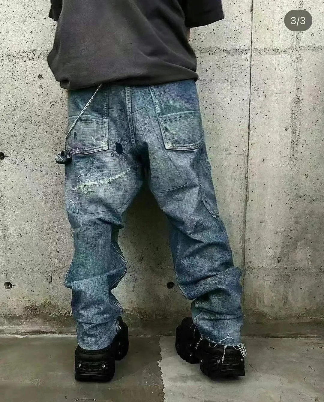 SAINT Mxxxxxx SAINT_DENIM PANTS/PAINTER /BLUE Logging trousers with knife-cut holes and splashed ink. Patch jeans. Blue S-XL. All accessories are molded and customized. Super heavy work. Washed and distressed. Knife-cut holes. Artificial splashed ink graffiti. Authentic version. Loose and stylish.